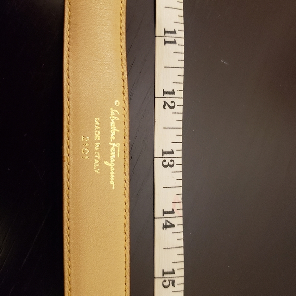 Ferragamo 2101 tan snake print leather belt with gold tone buckle - Picture 9 of 9